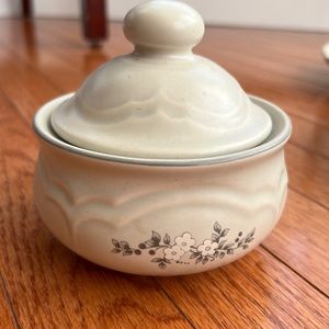PFALTZGRAFF HEIRLOOM SUGAR BOWL
